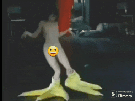 femme-poule-poulet-coq-grosses-pattes-tare-zinzoline-prestation-artistique-nue-censure-noelshack-emoji-gif
