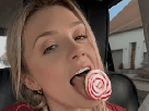 miss-alice-wild-actrice-sucette-voiture-gif
