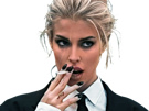 femme-alpha-domina-costume-regard-smoke-fume-cigarette
