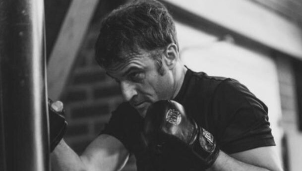 macron boxe emmanuel gay ring frapper gant mma