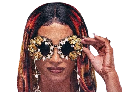 mercedes mone ceo aew sasha banks lunettes soleil