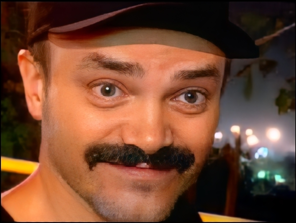 hautain bah voyons ahi isse meprisant condescendant alpha chad casquette regard malin