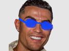 ronaldo-cr7-rire-lunette-bleu-bleue-mdr-lol-paz-paix-selection-selecao-naturel-natural-cristiano
