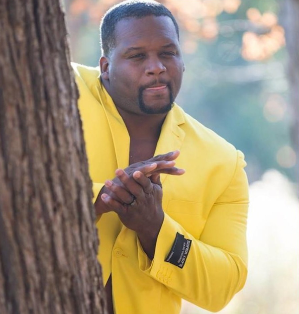 homme noir nigger nigga se frotte les mains langue meme interesse