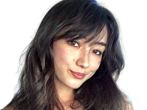 natasha liu bordizzo actrice fille doute sourire