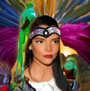 anya-taylor-joy-quetzal-sagrado-mexique-mexico-mexicaine-amerique-du-sud-latine-azteque-maya-plumes