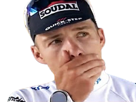 remco-evenepoel-souodal-quick-step-cyclisme-tour-france-ferrarix-main-casquette-choquant-chaud