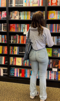 femme-meuf-fille-librairie-livre