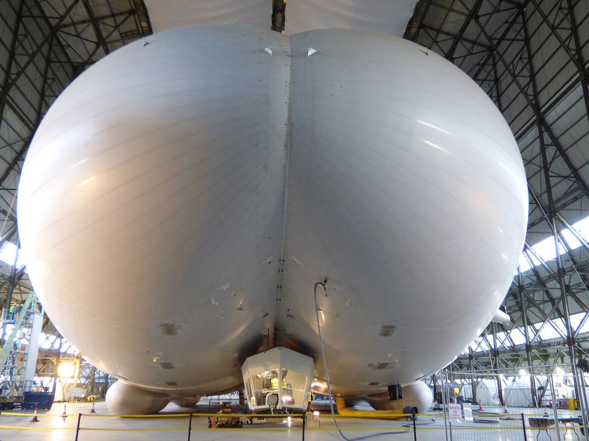 avion airlander 10 air vehicles hav 304 femme meuf fille