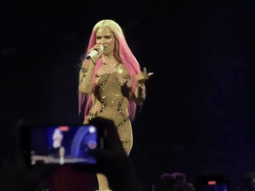 karol g concierto en vivo madrid reggaeton gif