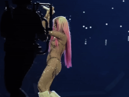 karol g concierto en vivo madrid reggaeton gif