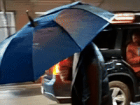 zidane parapluie sourire benzemonstre gif