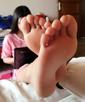 feet-pied-pieds-asiatiques-asiatique-femme-japonaise-japan-asian-teen-soles-sole-toes