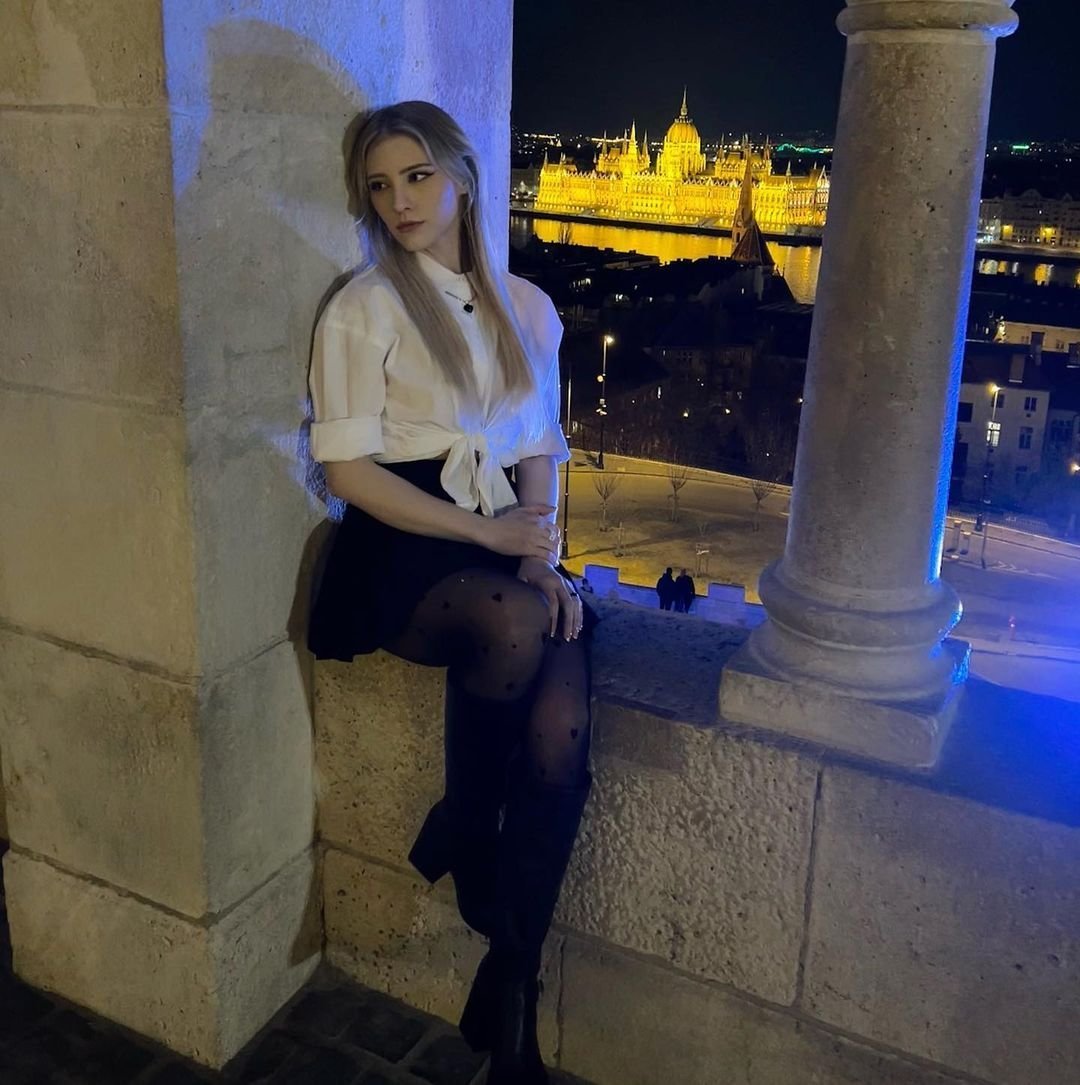 melody marks femme meuf fille actrice