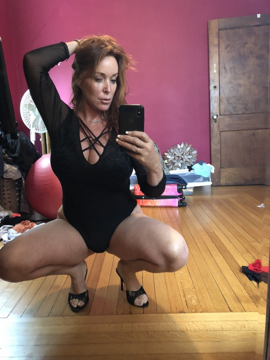 rachet steele femme meuf fille actrice