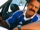 taxi-risitas-voiture-406-chauffeur-pilote-uber-maillot-edf-foot-adidas-daniel-course-conducteur