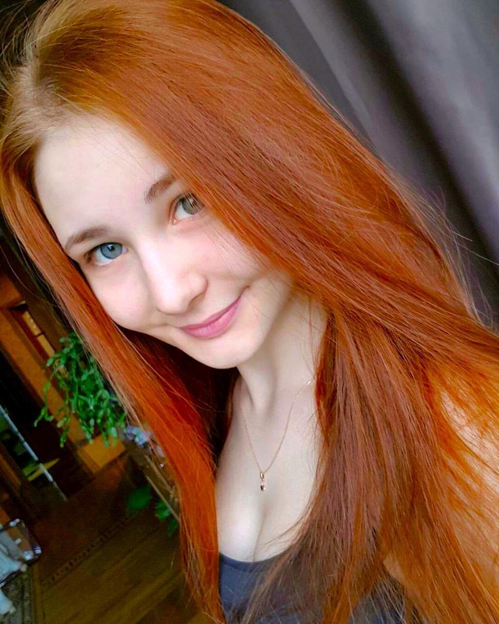 Sticker vladislava shelygina femme meuf fille rousse par 010001100100111