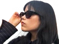 jenna ortega actrice lunettes soleil badass