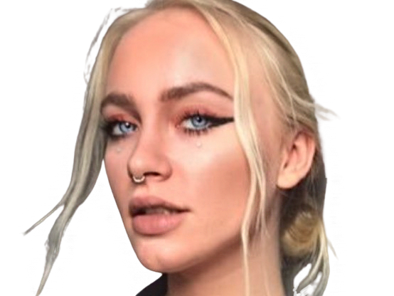 mila milafique demoniaque yeux regard blonde badass piercing