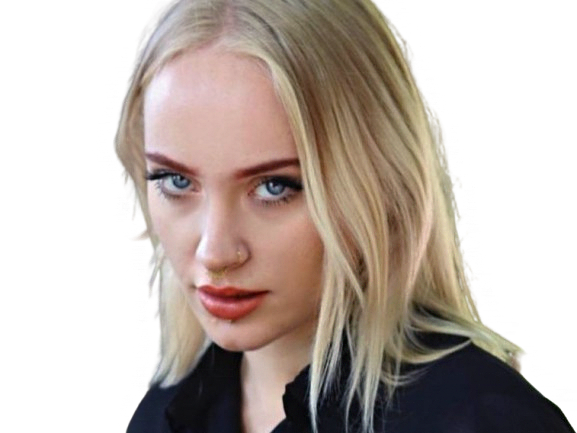 mila milafique belle badass tattoo piercing regard determination