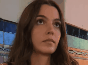 kita alexander chanteuse surprise troll gif