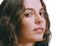 kita alexander chanteuse regard hautaine