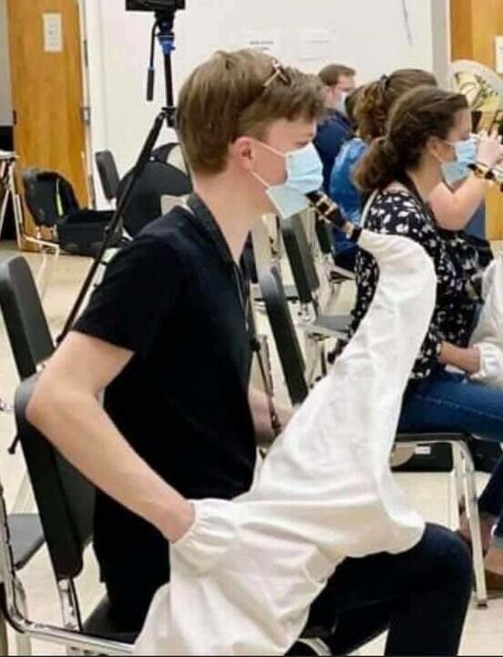 covid 19 2020 dystopie protection golem pnj peur virus malade plastique rhume grippe vaccin pfizer