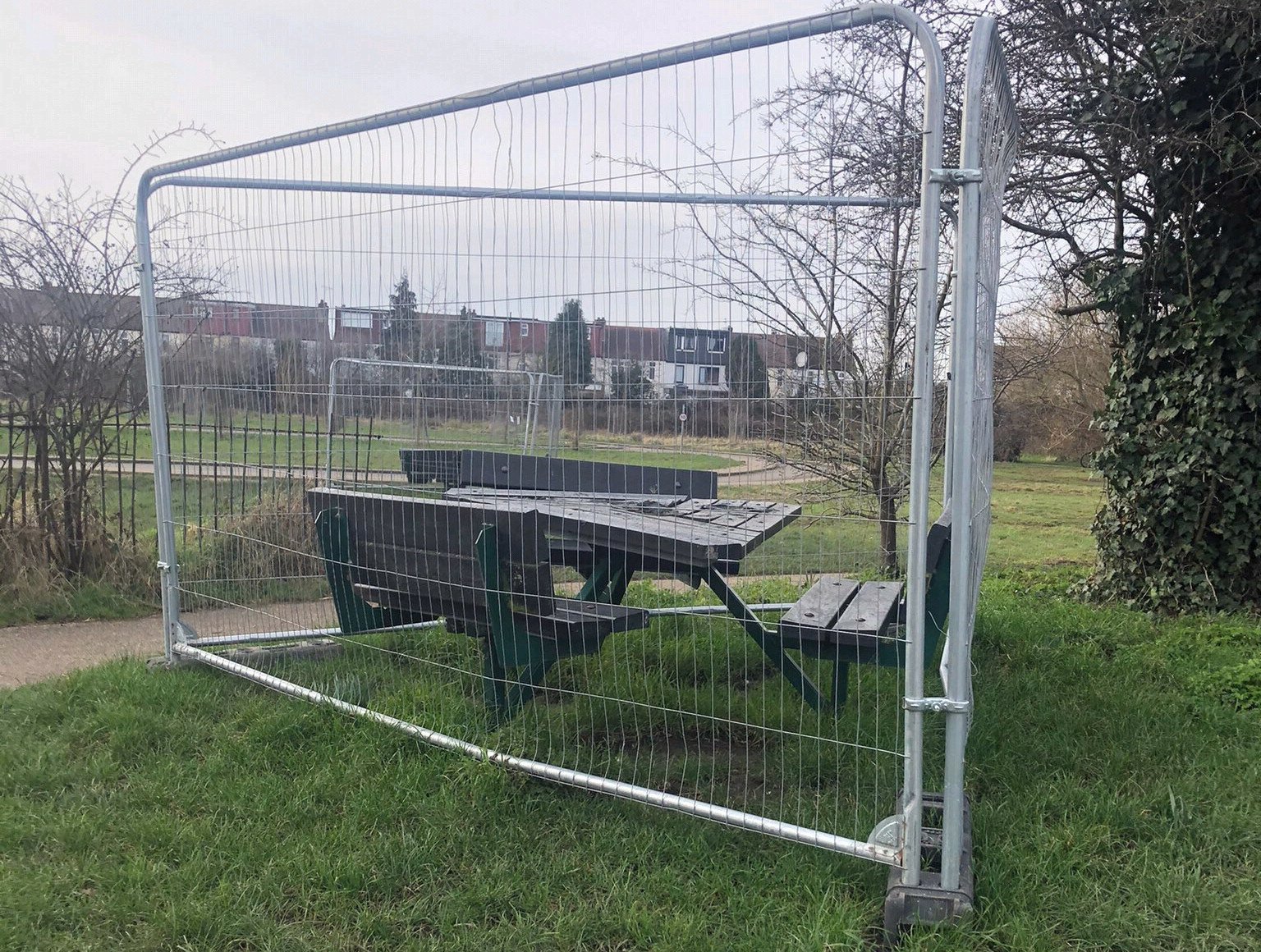 covid 19 2020 dystopie protection golem pnj peur virus malade plastique rhume grippe vaccin pfizer