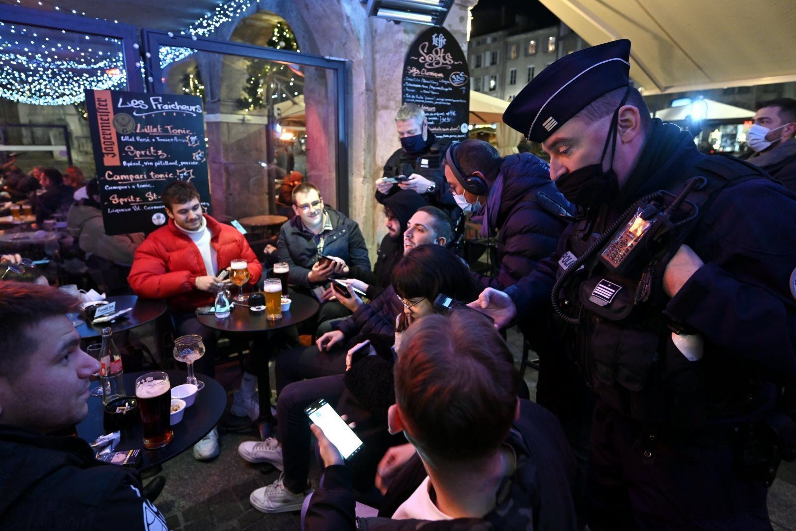 covid 19 2020 dystopie protection golem pnj peur virus malade plastique masque grippe vaccin pfizer