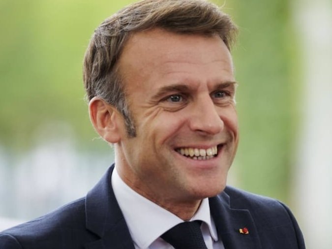 macron rire motion de censure