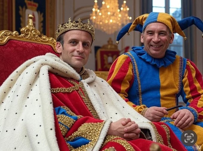 glandilus jupiter elysee royal bayrou bouffon rey crown trone palais cour democratie dynastie francmac depute