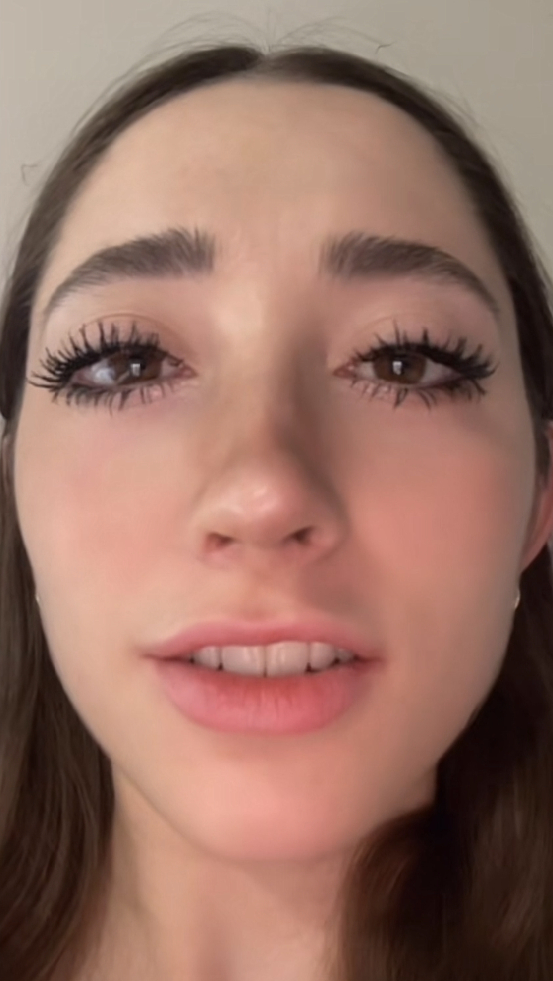 fille meuf visage regard