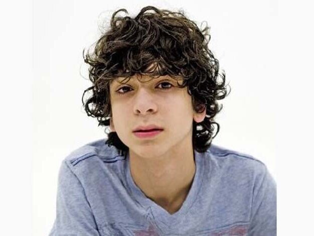 adam sevani acteur danseur step up sexy dance cheveux boucles armenien moose