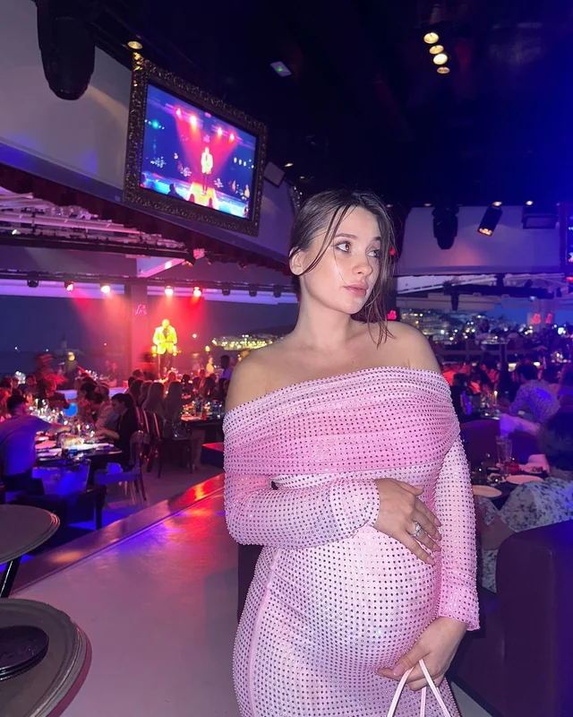 liya silver actrice pron x teen milf femme meuf fille bzez meules loche