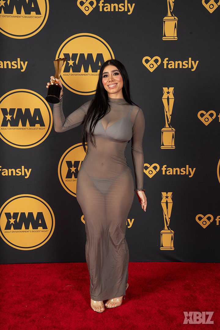 violet myers actrice pron x teen milf femme meuf fille bzez meules loche