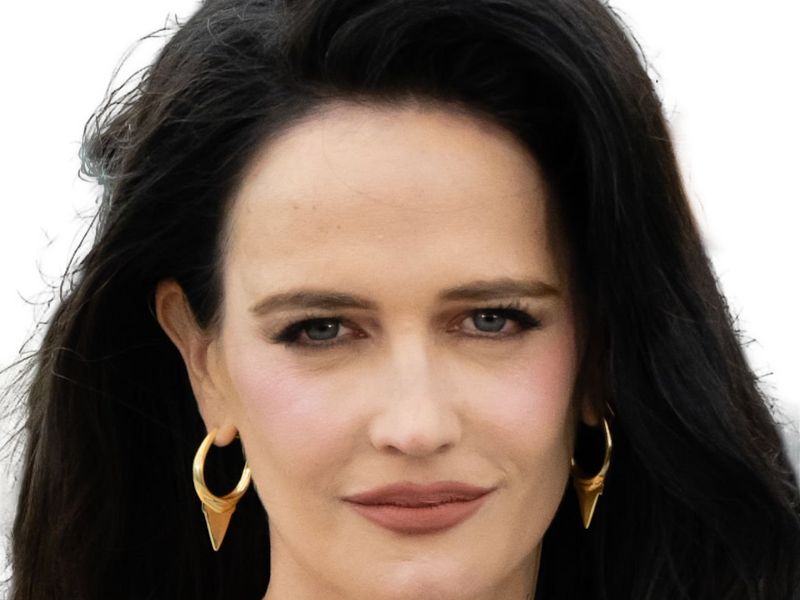 eva gaelle green actrice francaise femme fatale belle jolie yeux bleus noirs milf