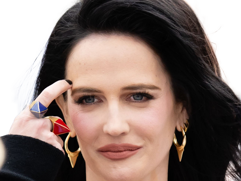 eva gaelle green actrice francaise femme fatale belle jolie yeux bleus noirs milf