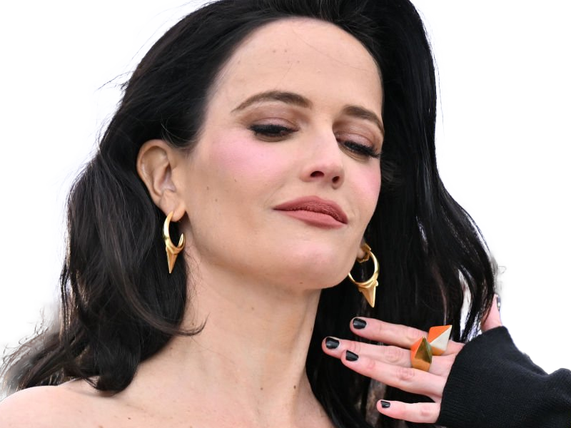 eva gaelle green actrice francaise femme fatale belle jolie yeux bleus noirs milf