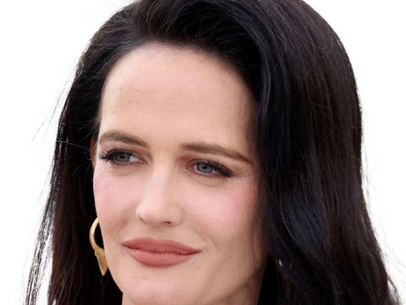 eva gaelle green actrice francaise femme fatale belle jolie yeux bleus noirs milf