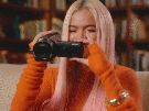 que-hay-en-el-bolso-de-karol-g-vogue-espana-camera-rose-gif