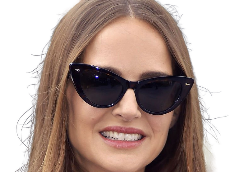 natalie portman hershlag actrice productrice realisatrice israelienne americaine brune quadragenaire quarantenaire femme yeux marrons