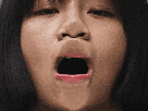 other-coree-ahi-grimace-wtf-bouche-ouvre-nez-miroir-tronche-zinzin-idiote-folle-gif-ecrase