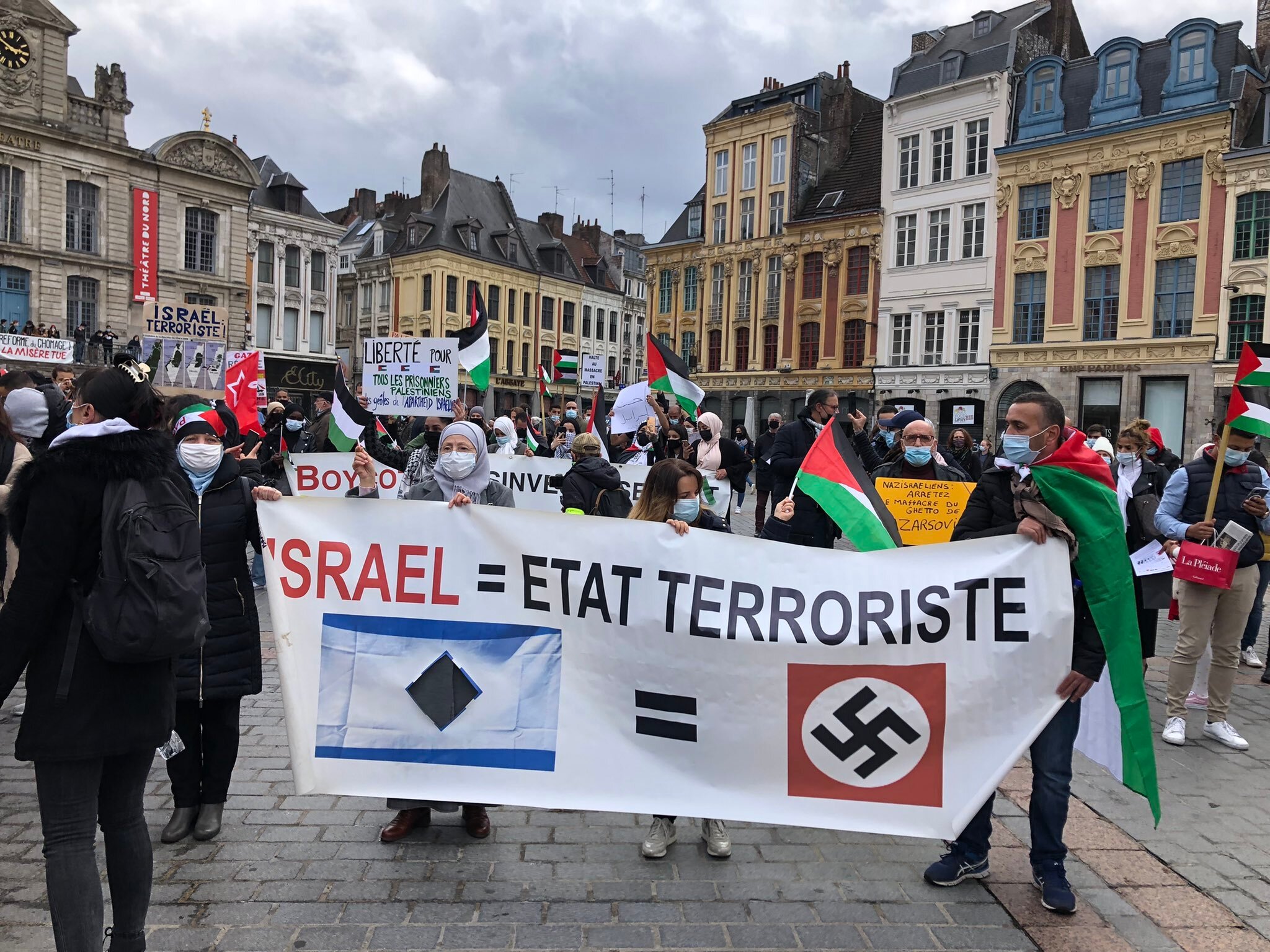 israel palestine nazi manif lfi racisme pancarte terroriste gauche