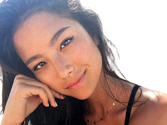 adeline rudolph hongkongaise actrice asiatique regard attentive soleil