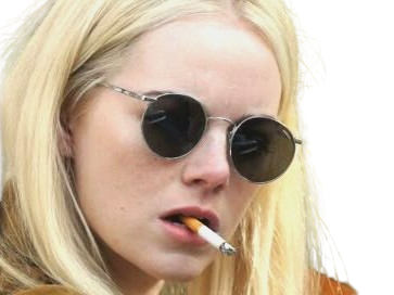 annie landsberg maniac serie emma emily jean stone actrice productrice americaine blonde femme lunettes cigarette