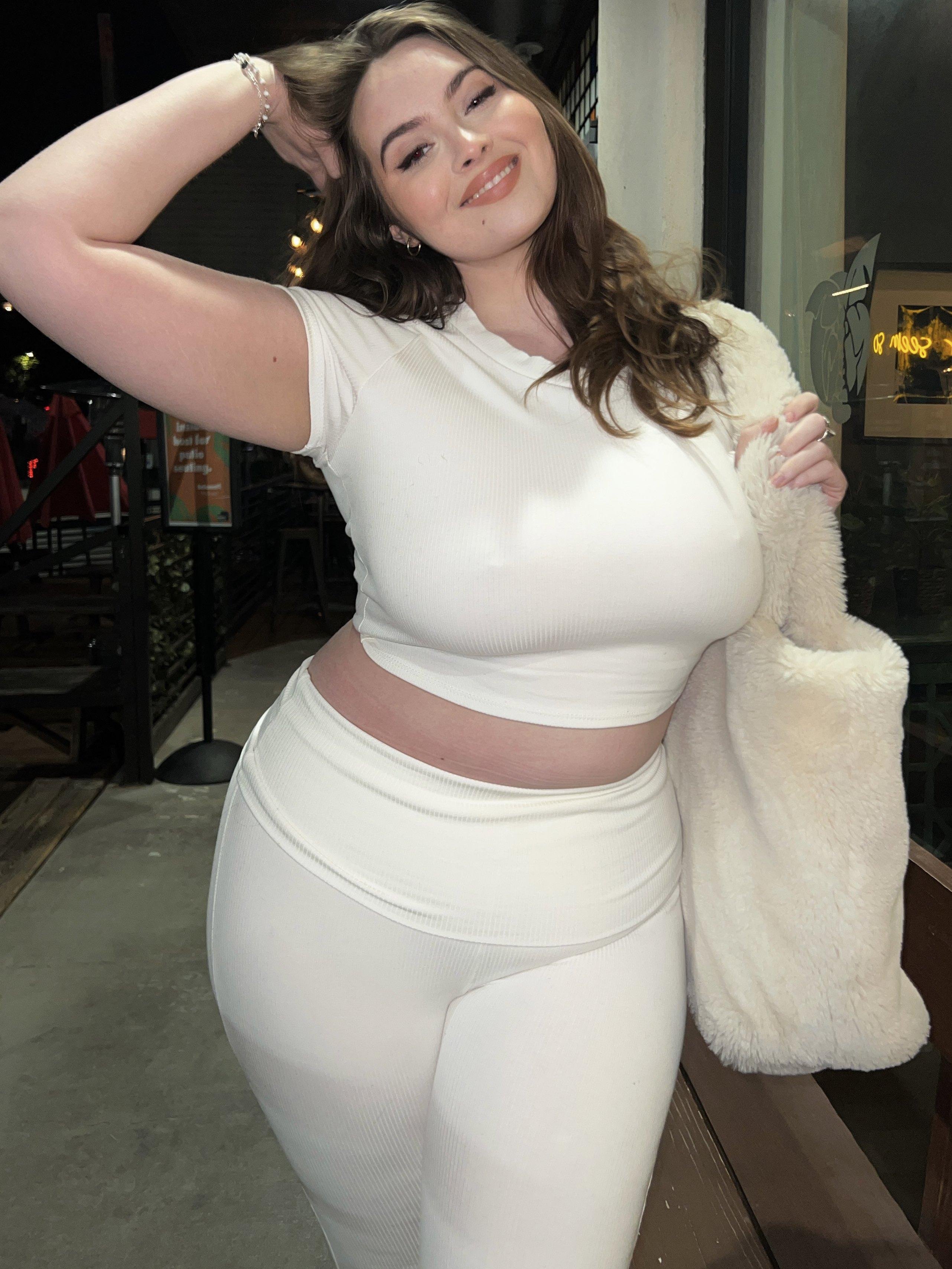 glandilus whale curvy massif twerk falaina coconut balena curve booty busty volupt breast round shake