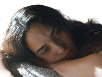 adria arjona actrice guatemalteque portoricaine latina ko fatigue