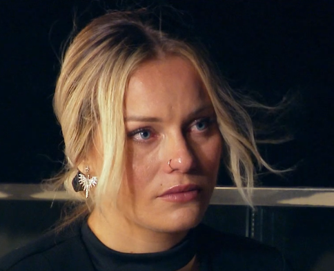 laurie caca m6u mapr larme femme meuf fille teen boule bave 10