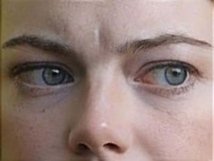 annie landsberg maniac serie emma emily jean stone actrice productrice americaine blonde femme lunettes cigarette