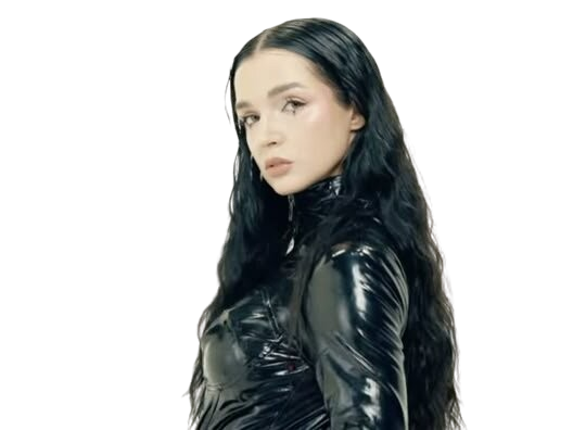 that poppy moriah rose pereira chanteuse pop metal alternatif metalcore youtubeuse bizarre americaine